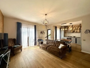 Apartament 3 camere in imobil tip vila, 79 mp, garaj, curte comuna, Gruia