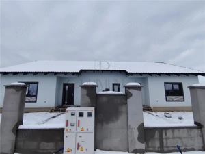 Duplex pe parter - Zona lini #537;tit #259;  - Pod mansardabil