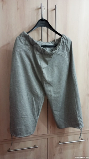 Pantaloni trei sferturi.