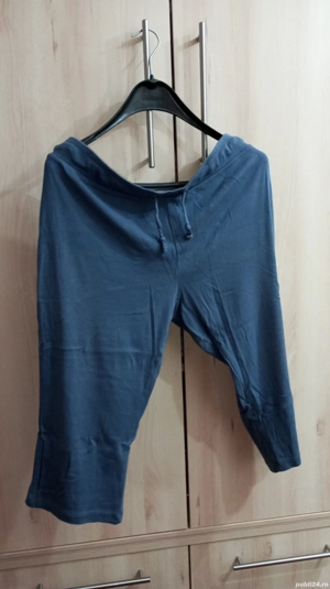 Pantaloni trei sferturi.