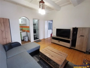 Apartament cu 2 camere la casa, cu curte si parcare, utilitati incluse, la 5 minute de centrul Braso