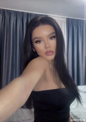 Studenta frumoasa si stilata, noua in oras