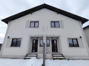 Duplex spatios la asfalt - toate utilitatile - personalizare interioara