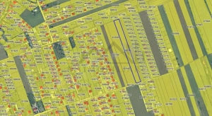 Aroneanu teren 8503 extravilan deschidere la doua strazi utilitati la ambele capete