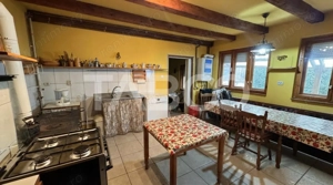 Casa de vanzare 6 camere loc de relaxare garaj teren 669 mp Cornatel - imagine 9