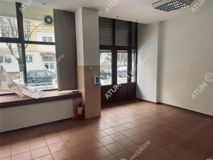 Spatiu comercial 100 mp utili 9 ml vitrina 2 intrari Valea Aurie Sibiu - imagine 2