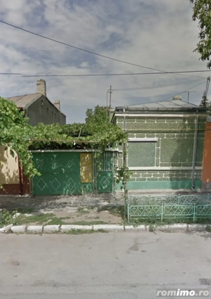 Caut casă bătrânească de cărămidă, solidă cu minim 200 mp teren și deschidere minim 8 ml