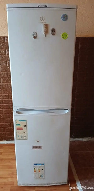 vând combină frigorifică indesit 