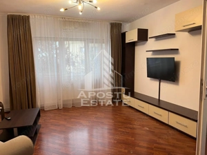 Apartament cu 3 camere, decomandat, centrala proprie, zona Soarelui - imagine 2