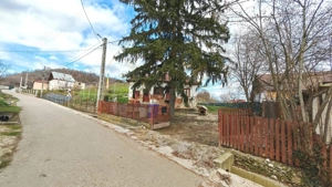 Teren intravilan cu casa veche – Mioveni, zona Faget