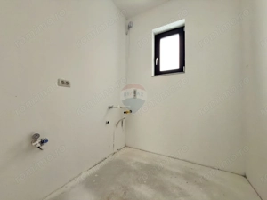 Vilă cu 4 camere de vânzare în Via Carmina - imagine 15