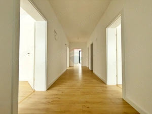 Vilă cu 4 camere de vânzare în Via Carmina - imagine 13