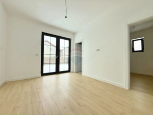 Vilă cu 4 camere de vânzare în Via Carmina - imagine 10