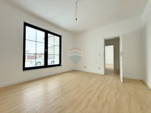 Vilă cu 4 camere de vânzare în Via Carmina - imagine 7