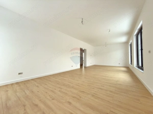 Vilă cu 4 camere de vânzare în Via Carmina - imagine 14