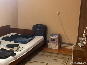 Vand apartament 2 camere decomandat in curte comuna in zona Decebal - imagine 2