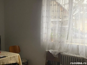 Vand apartament 2 camere decomandat in curte comuna in zona Decebal - imagine 8