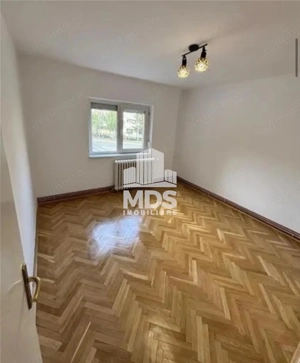 Decomandat la etajul 1 cu garaj sub bloc - imagine 2