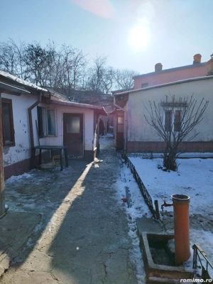 Casa  cu curte de vânzare