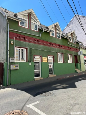 3 spatii comerciale cu un apartament la mansarda