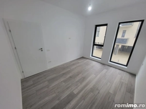 Bloc Nou. Etaj 1. Asfalt. Langa Magazine si mijloace de transport - imagine 4