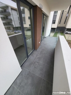 Bloc Nou. Etaj 1. Asfalt. Langa Magazine si mijloace de transport - imagine 6