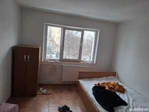 Închiriez camera de cămin 