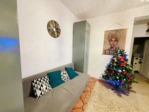 Apartament 3 camere in vila Giulesti zona linistita și curte generoasă etaj 1 - imagine 2