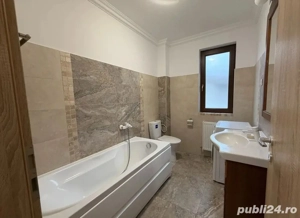 Strada asfaltata. Bucatarie inchisa. Decomandat.