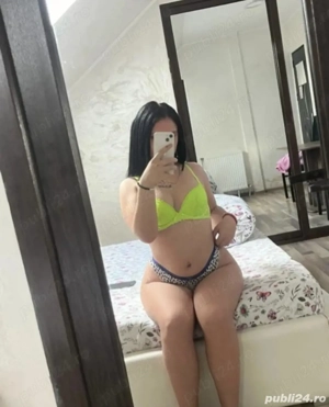 Bruneta cu forme noua in oras