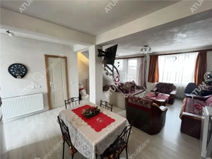 Casa 3 camere 2 bai terasa si curte zona Calea Cisnadiei din Sibiu - imagine 12