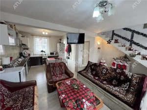 Casa 3 camere 2 bai terasa si curte zona Calea Cisnadiei din Sibiu - imagine 3