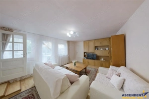 Un colt de liniste la poalele Tampei, Schei: Casuta singura in curte,Brasov