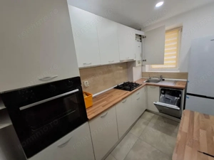 3 camere Cotroceni, parter, centrală proprie, curte + parcare, metrou 