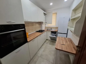 3 camere Cotroceni, parter, centrală proprie, curte + parcare, metrou 