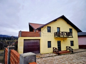 Casa de vanzare individuala cu garaj in Bucium