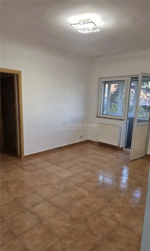 2 camere nemobilate - Hala Traian - 50mp - etaj 2 - balcon inchis