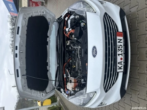 Ford Kuga plugin hybrid - imagine 8