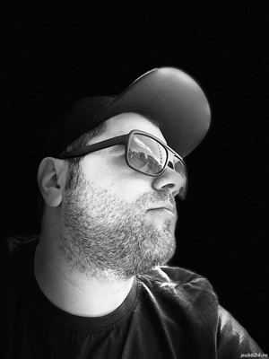 Caut parteneră în străinătate