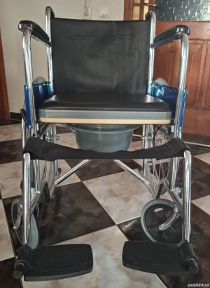 Fotoliu rulant pliabil cu vas de toaleta