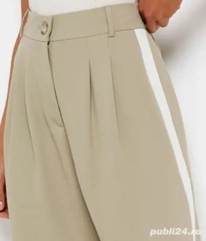Pantaloni evazați lejeri River Island