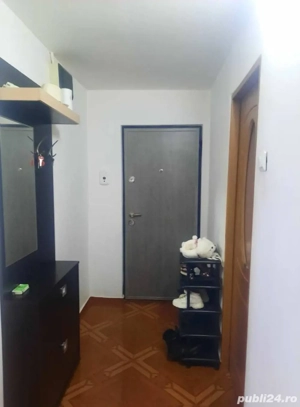 vand apartament cu 4 camere 