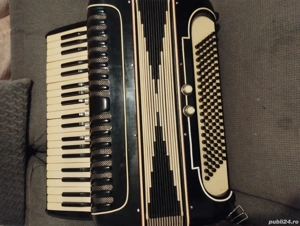 vând acordeon italian FROGANO 120 bași trimit și în provincie Rog seriozitate 2000 lei  