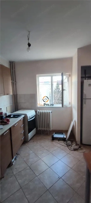 Apartament 3 camere decomandat etaj 3 zona Sagului