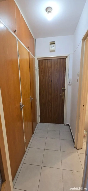 Proprietar vand garsoniera zona Favorit bloc T1 Tratoria - imagine 5