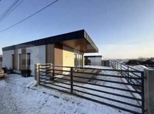 Case la preț de apartament,  pe parter ,, posibilitate de rate, zona Moara