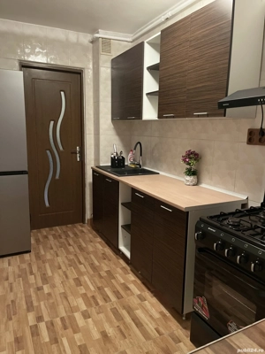 Inchiriez apartament cu 3 camere decomandat in M6 - imagine 2