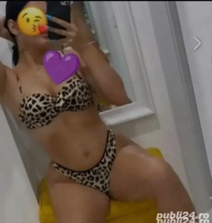 Bruneta 19 ani sexi si seducatoare 