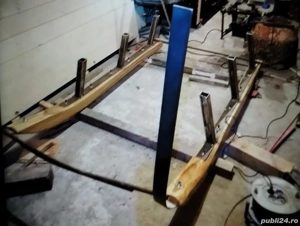 Vand sanie cu minim 6 locuri