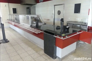 Linie autoservire profesională, cu vitrină frigorifică și zonă caldă